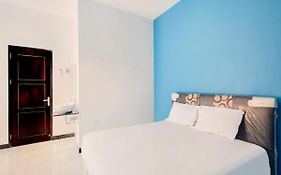 Oyo Life 3987 Kost Aditya