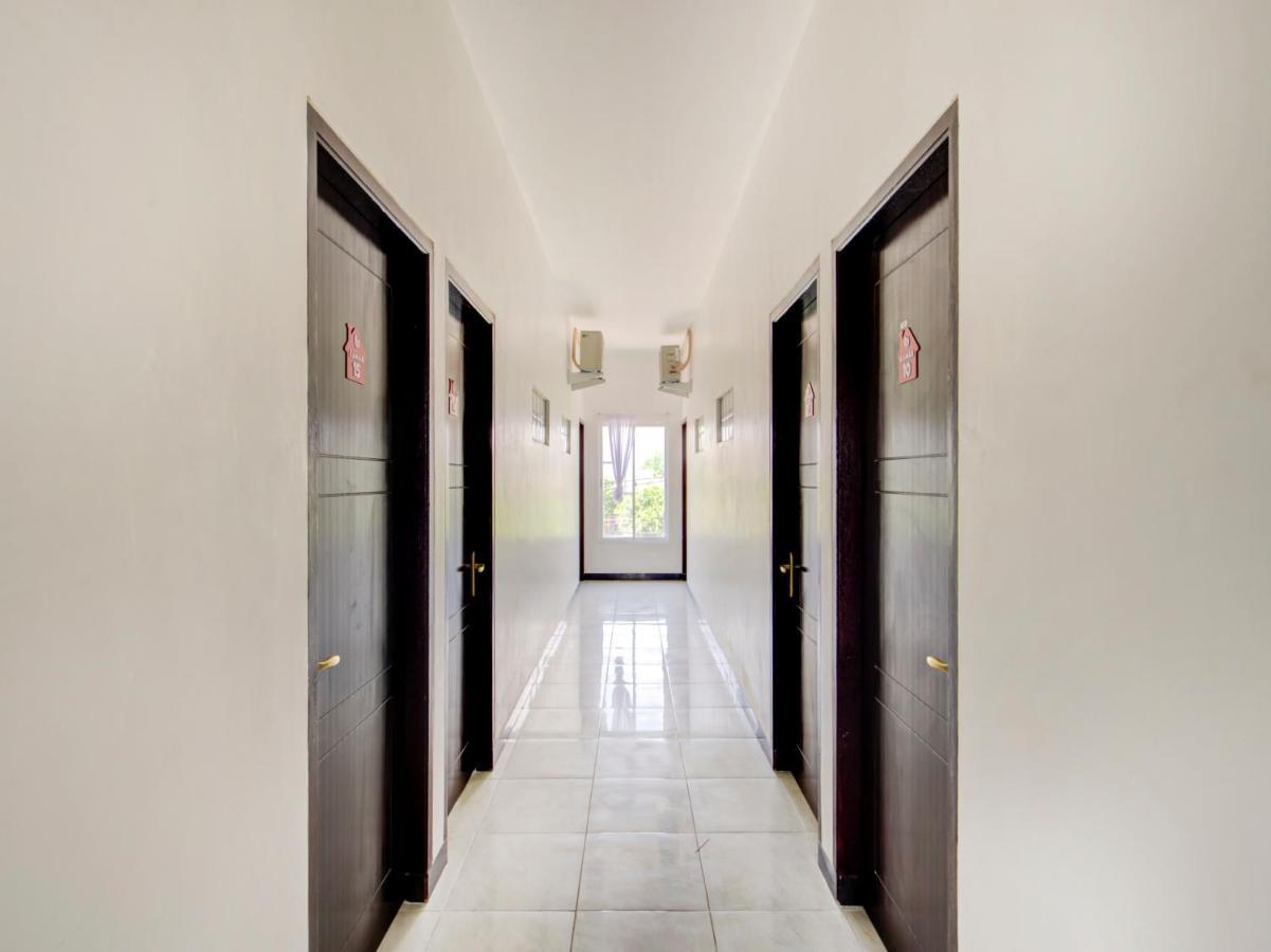Oyo Life 3987 Kost Aditya Surabaya Bagian luar foto