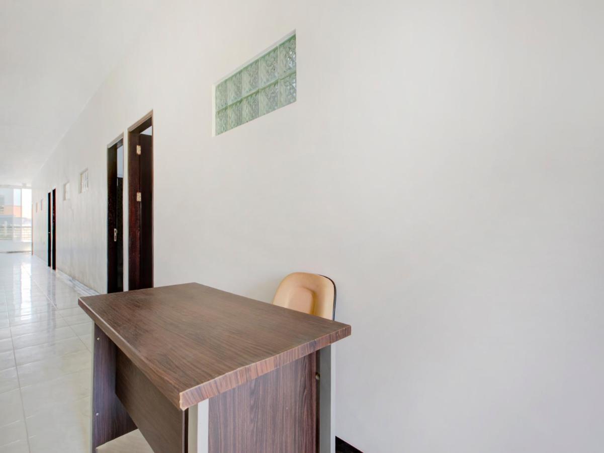 Oyo Life 3987 Kost Aditya Surabaya Bagian luar foto