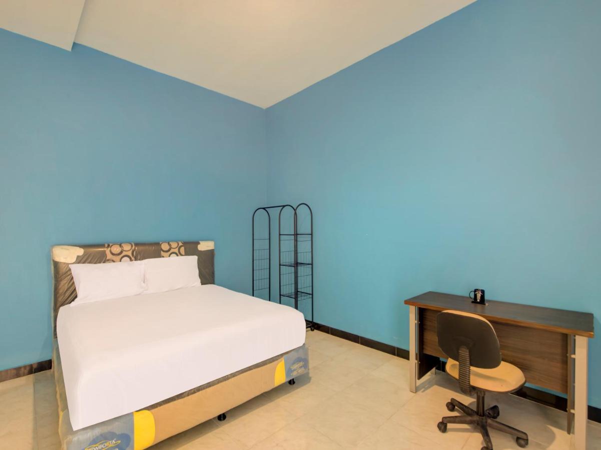 Oyo Life 3987 Kost Aditya Surabaya Bagian luar foto