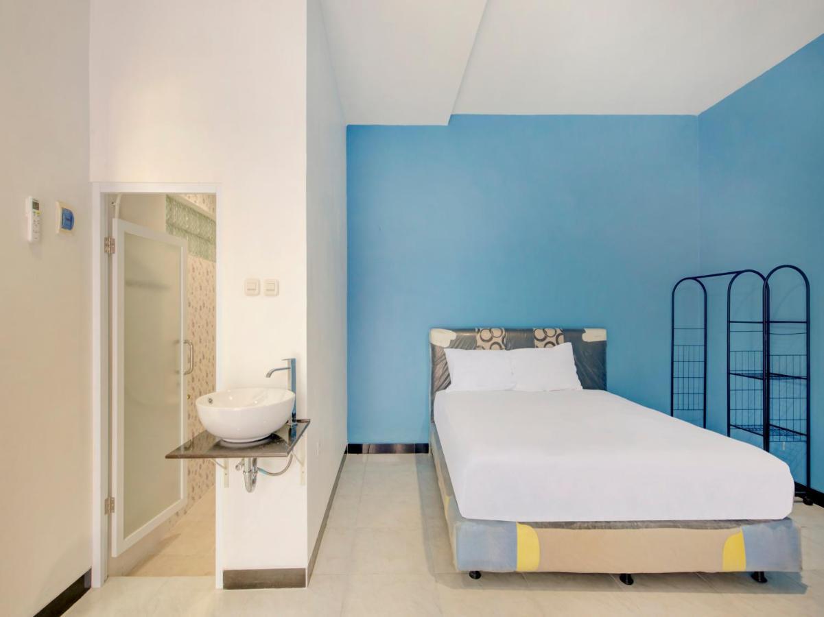 Oyo Life 3987 Kost Aditya Surabaya Bagian luar foto