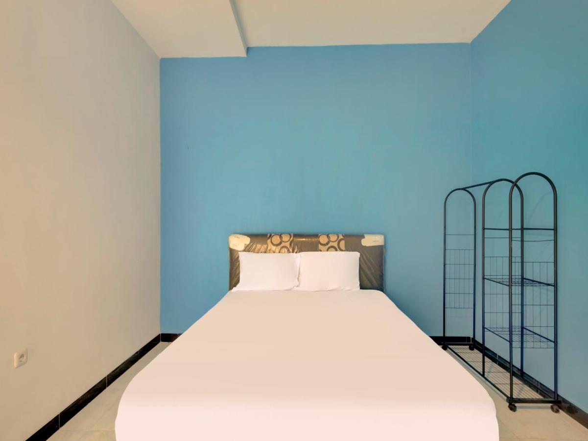 Oyo Life 3987 Kost Aditya Surabaya Bagian luar foto